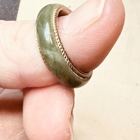 Green Jasper Band in Gold Tone Metal Setting Vintage - Picture 6 of 15